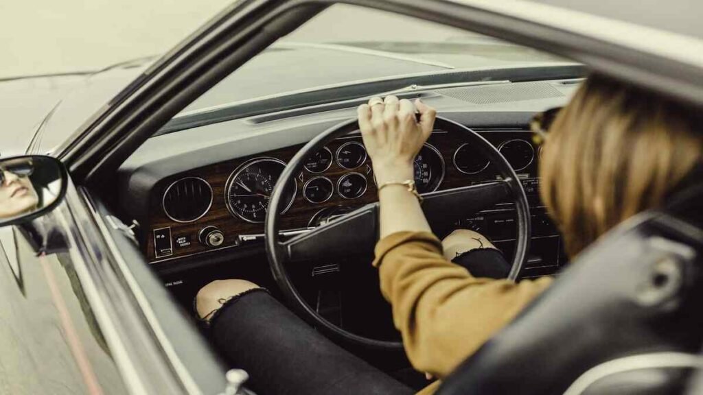 Uber mulher: 6 aplicativos para motoristas femininas em 2023