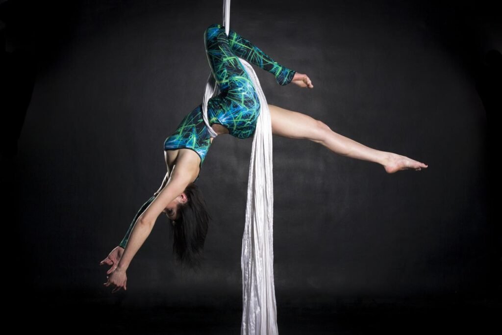 Tecido acrobático: Conheça este estilo de ginástica