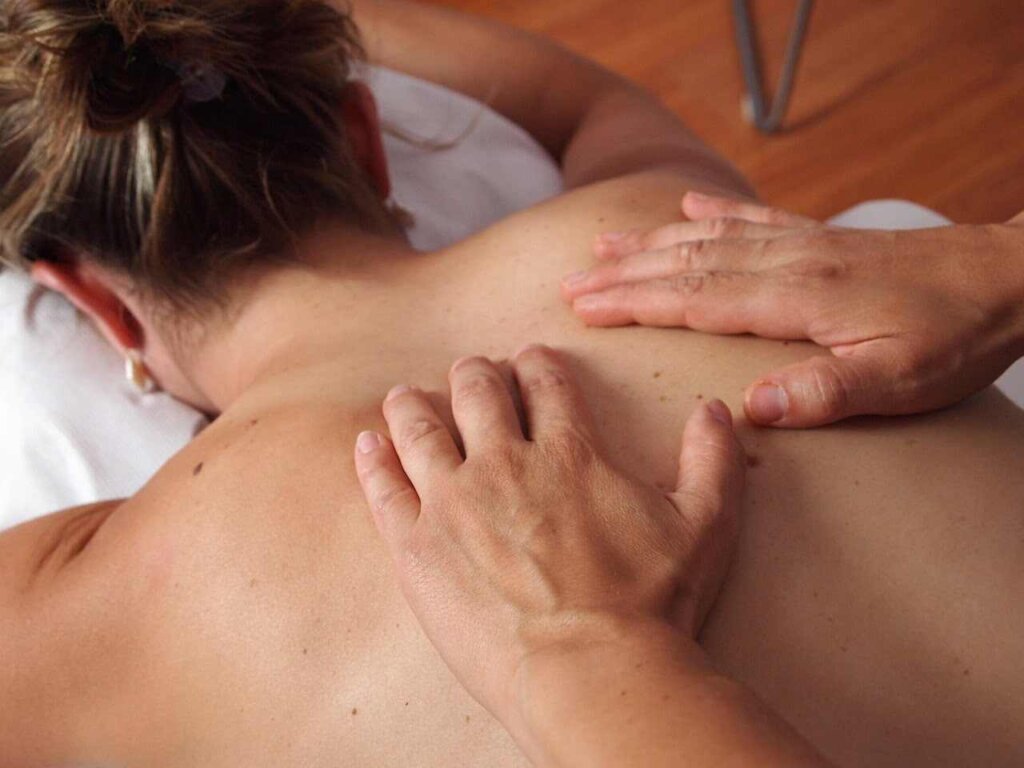 Massagem relaxante: O que é, benefícios para o corpo e contraindicações